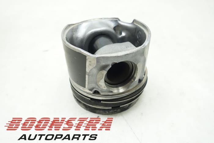 Zuiger van een Ford Transit Courier 1.5 EcoBlue 2019