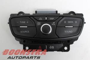 Gebruikte Radiobedienings paneel Ford Transit Connect (PJ2) 1.6 TDCi 16V 95 Prijs € 69,00 Margeregeling aangeboden door Boonstra Autoparts