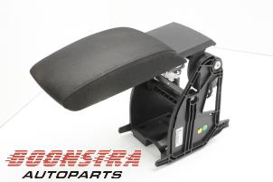 Gebruikte Armleuning Skoda Octavia Combi (5EAC) 1.5 TSI Evo 16V Prijs € 49,00 Margeregeling aangeboden door Boonstra Autoparts