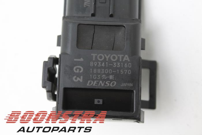 PDC Sensor van een Toyota Land Cruiser V8 (J20) 4.5 D-4D 32V 2012