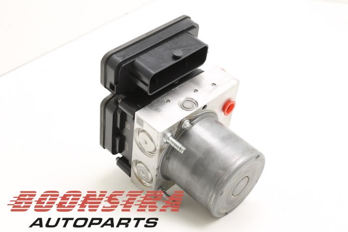 ABS Pomp van een Renault Clio V (RJAB) 1.3 TCe 130 16V 2019