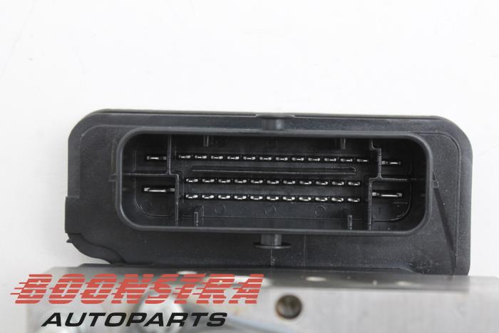 ABS Pomp van een Renault Clio V (RJAB) 1.3 TCe 130 16V 2019