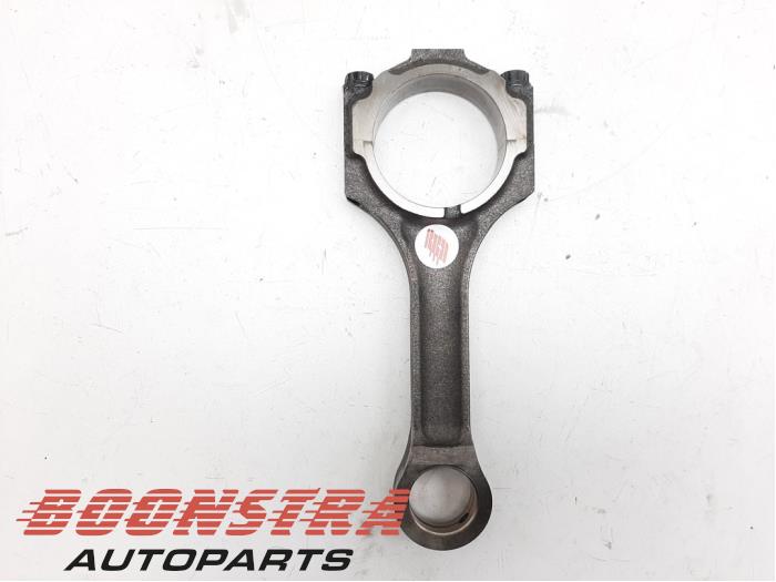 Gebruikte Drijfstang Toyota Land Cruiser V8 (J20) 4.5 D-4D 32V Prijs € 99,95 Margeregeling aangeboden door Boonstra Autoparts