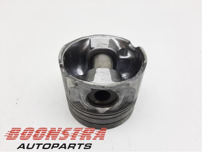 Gebruikte Zuiger Toyota Land Cruiser V8 (J20) 4.5 D-4D 32V Prijs € 148,95 Margeregeling aangeboden door Boonstra Autoparts