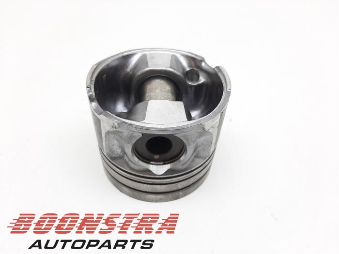Gebruikte Zuiger Toyota Land Cruiser V8 (J20) 4.5 D-4D 32V Prijs € 148,95 Margeregeling aangeboden door Boonstra Autoparts