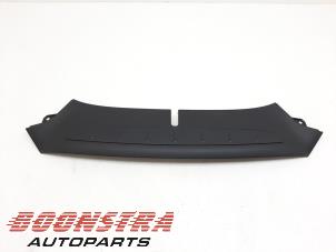 Gebruikte Bekleding bagageruimte Tesla Model X P100D Prijs € 99,95 Margeregeling aangeboden door Boonstra Autoparts