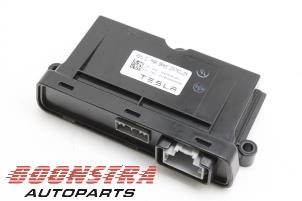 Gebruikte Handrem Module Tesla Model X P100D Prijs € 49,95 Margeregeling aangeboden door Boonstra Autoparts