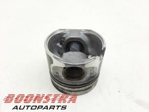 Gebruikte Zuiger Volkswagen Golf VI (5K1) 2.0 GTD 16V Prijs € 29,95 Margeregeling aangeboden door Boonstra Autoparts