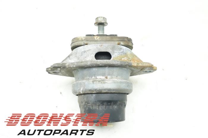 Gebruikte Motorrubber Landrover Discovery IV (LAS) 3.0 SD V6 24V Prijs € 24,95 Margeregeling aangeboden door Boonstra Autoparts