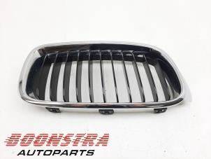 Gebruikte Grille BMW 3 serie (F30) 316i 1.6 16V Prijs € 39,00 Margeregeling aangeboden door Boonstra Autoparts