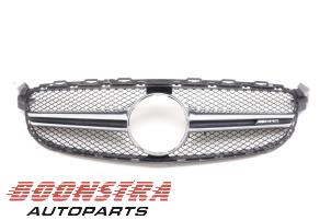 Gebruikte Grille Mercedes C (W205) Prijs € 99,00 Margeregeling aangeboden door Boonstra Autoparts