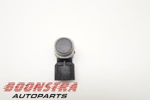 Gebruikte PDC Sensor Renault Clio IV (5R) 0.9 Energy TCE 90 12V Prijs € 24,95 Margeregeling aangeboden door Boonstra Autoparts