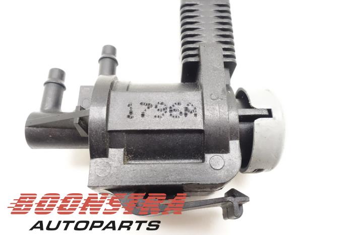 Brandstofdruk sensor van een Audi Q7 (4MB/4MG) 3.0 TDI V6 24V e-tron plug-in hybrid 2016