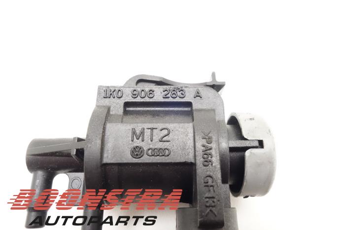 Brandstofdruk sensor van een Audi Q7 (4MB/4MG) 3.0 TDI V6 24V e-tron plug-in hybrid 2016