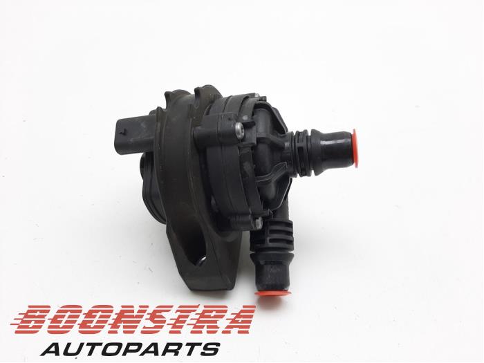 Gebruikte Waterpomp BMW 2 serie Gran Coupe (F44) 218i 1.5 TwinPower Turbo 12V Prijs € 49,00 Margeregeling aangeboden door Boonstra Autoparts