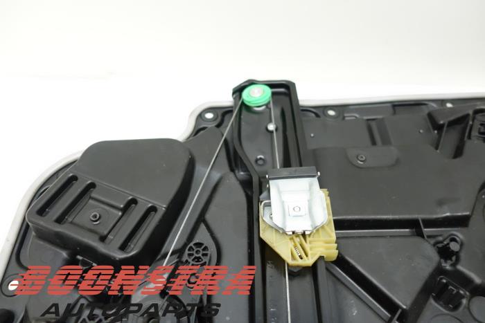 Ruitmechaniek 4Deurs links-achter van een Mercedes-Benz E (W213) E-350e 2.0 Turbo 16V 2016