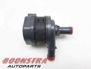 Gebruikte Waterpomp Volvo V90 II (PW) 2.0 B4 Mild Hybrid Prijs € 99,95 Margeregeling aangeboden door Boonstra Autoparts