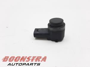 Gebruikte PDC Sensor Landrover Range Rover IV (LG) 4.4 SDV8 32V Prijs € 24,95 Margeregeling aangeboden door Boonstra Autoparts
