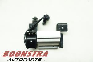 Gebruikte Vacuum ventiel Nissan Leaf (ZE1) 39/40kWh Prijs € 59,00 Margeregeling aangeboden door Boonstra Autoparts