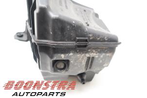 Gebruikte Luchtfilterhuis Renault Megane III Grandtour (KZ) 1.5 dCi 110 Prijs € 24,95 Margeregeling aangeboden door Boonstra Autoparts