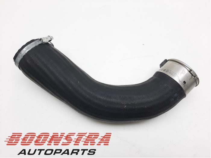 Gebruikte Intercooler Slang Volvo V40 (MV) 1.5 T3 16V Geartronic Prijs € 29,95 Margeregeling aangeboden door Boonstra Autoparts