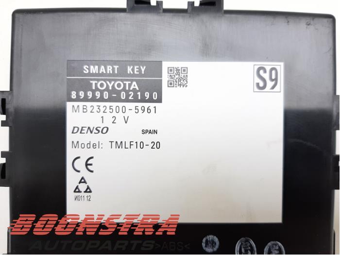 Module keyless vehicle van een Toyota Auris Touring Sports (E18) 1.8 16V Hybrid 2014