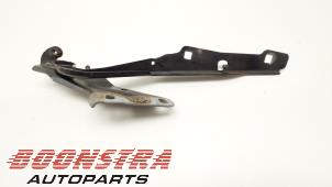 Gebruikte Motorkap Scharnier Dodge 1500 Crew Cab (DS) 5.7 Hemi V8 Prijs € 30,19 Inclusief btw aangeboden door Boonstra Autoparts