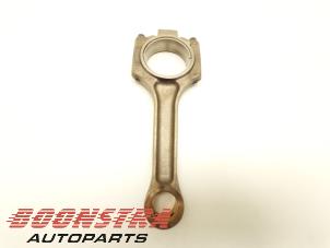 Gebruikte Drijfstang Porsche Cayenne (9PA) 4.8 V8 32V Turbo Prijs € 99,95 Margeregeling aangeboden door Boonstra Autoparts