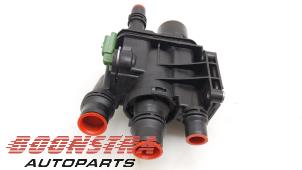 Gebruikte Thermostaathuis Peugeot 2008 (CU) 1.2 12V e-THP PureTech 110 Prijs € 24,95 Margeregeling aangeboden door Boonstra Autoparts