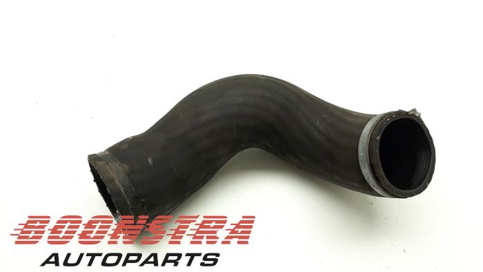 Gebruikte Intercooler Slang Volvo V60 I (FW/GW) 2.4 D6 20V Plug-in Hybrid AWD Prijs € 24,95 Margeregeling aangeboden door Boonstra Autoparts
