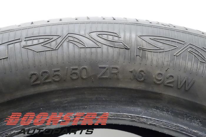 Tyre Porsche 928 (2255016)