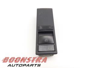 Gebruikte Ruit schakelaar elektrisch Mercedes Actros Prijs € 108,84 Inclusief btw aangeboden door Boonstra Autoparts