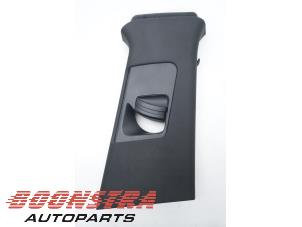 Gebruikte Middenstijl rechts Porsche Macan (95B) 2.0 16V Turbo Prijs € 49,95 Margeregeling aangeboden door Boonstra Autoparts