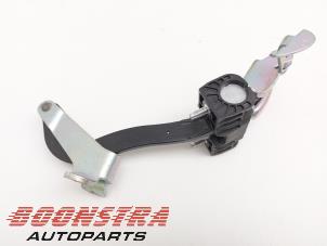 Gebruikte Deurvanger 2Deurs links Peugeot Boxer Prijs € 30,19 Inclusief btw aangeboden door Boonstra Autoparts