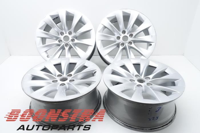 TESLA Model S 1 generation (2012-2024) Wheel Set 105933700A 19354590