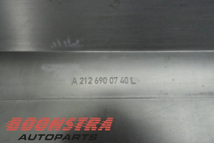 Zijskirt links van een Mercedes-Benz E (W212) E-200 CDI 16V BlueEfficiency,BlueTEC 2014