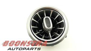 Gebruikte Luchtrooster Dashboard Mercedes A (177.0) 1.3 A-180 Turbo 16V Prijs € 39,95 Margeregeling aangeboden door Boonstra Autoparts
