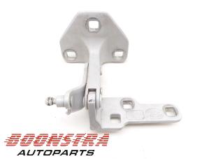 Gebruikte Achterklep Scharnier Landrover Range Rover IV (LG) 4.4 SDV8 32V Prijs € 29,95 Margeregeling aangeboden door Boonstra Autoparts