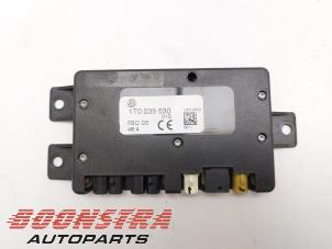 Gebruikte Antenne Versterker Volkswagen Passat (3C2) 2.0 TDI 140 Prijs € 29,95 Margeregeling aangeboden door Boonstra Autoparts