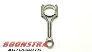 Gebruikte Drijfstang Volvo XC60 II (UZ) 2.0 B5 Mild Hybrid Geartronic 16V Prijs € 69,95 Margeregeling aangeboden door Boonstra Autoparts