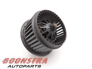 Gebruikte Kachel Ventilatiemotor Volkswagen Multivan T5 (7E/7HC/7HF/7HM) 2.5 TDi Prijs € 24,95 Margeregeling aangeboden door Boonstra Autoparts