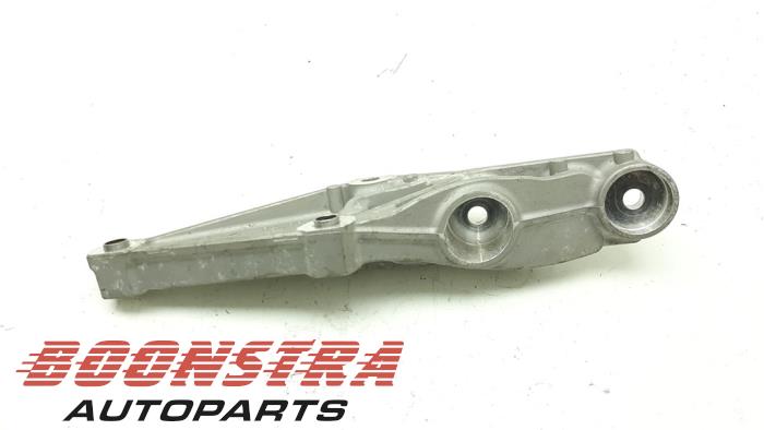 Gebruikte Motorrubber Porsche Taycan (Y1A) 4S Prijs € 69,95 Margeregeling aangeboden door Boonstra Autoparts