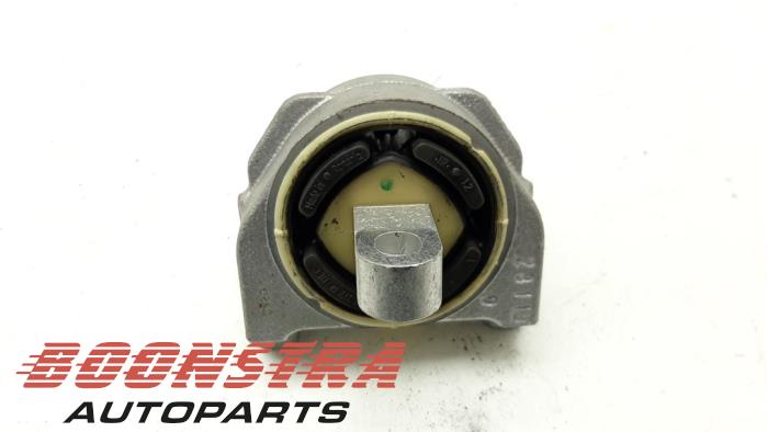 Gebruikte Motorrubber Porsche Taycan (Y1A) 4S Prijs € 79,95 Margeregeling aangeboden door Boonstra Autoparts