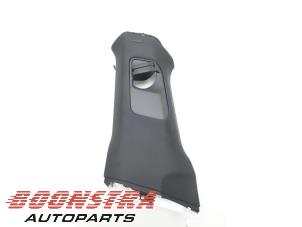 Gebruikte Middenstijl links Porsche Taycan (Y1A) 4S Prijs € 99,95 Margeregeling aangeboden door Boonstra Autoparts