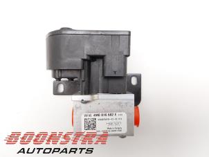 Gebruikte Diversen Porsche Taycan (Y1A) 4S Prijs € 69,95 Margeregeling aangeboden door Boonstra Autoparts