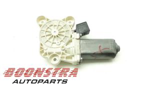 Gebruikte Motor electrisch raam Mercedes C Combi (S203) 3.0 C-280 V6 24V Prijs € 24,95 Margeregeling aangeboden door Boonstra Autoparts