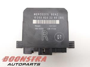 Gebruikte Deur module Mercedes C Combi (S203) 3.0 C-280 V6 24V Prijs € 24,95 Margeregeling aangeboden door Boonstra Autoparts