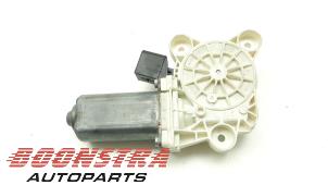 Gebruikte Motor electrisch raam Mercedes C Combi (S203) 3.0 C-280 V6 24V Prijs € 24,95 Margeregeling aangeboden door Boonstra Autoparts