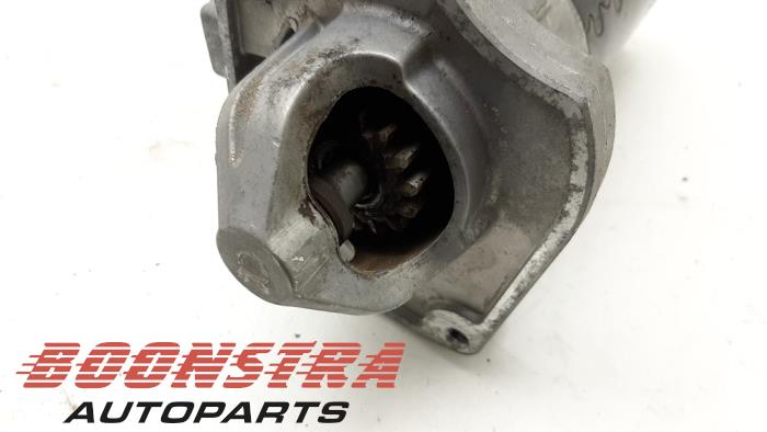 Startmotor van een Peugeot 3008 II (M4/MC/MJ/MR) 1.6 e-THP 165 16V 2017