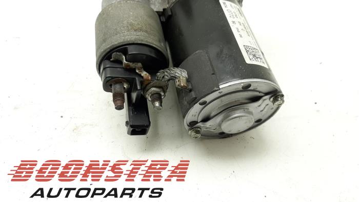 Startmotor van een Peugeot 3008 II (M4/MC/MJ/MR) 1.6 e-THP 165 16V 2017